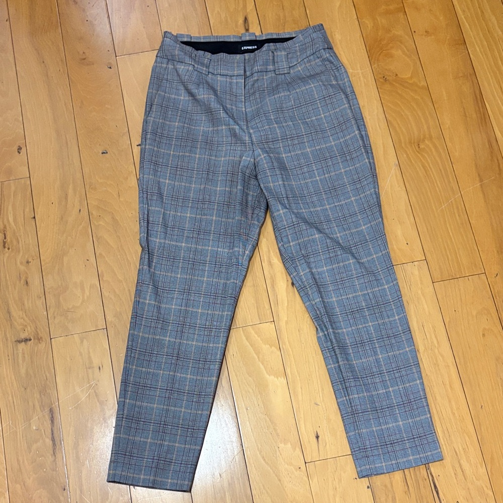 Express plaid women’s trousers.